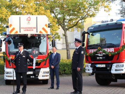 Einsegnung und Indienststellung der neuen Einsatzfahrzeuge - Ehrungen für 70 Jahre Mitgliedschaft in der Feuerwehr Lebach