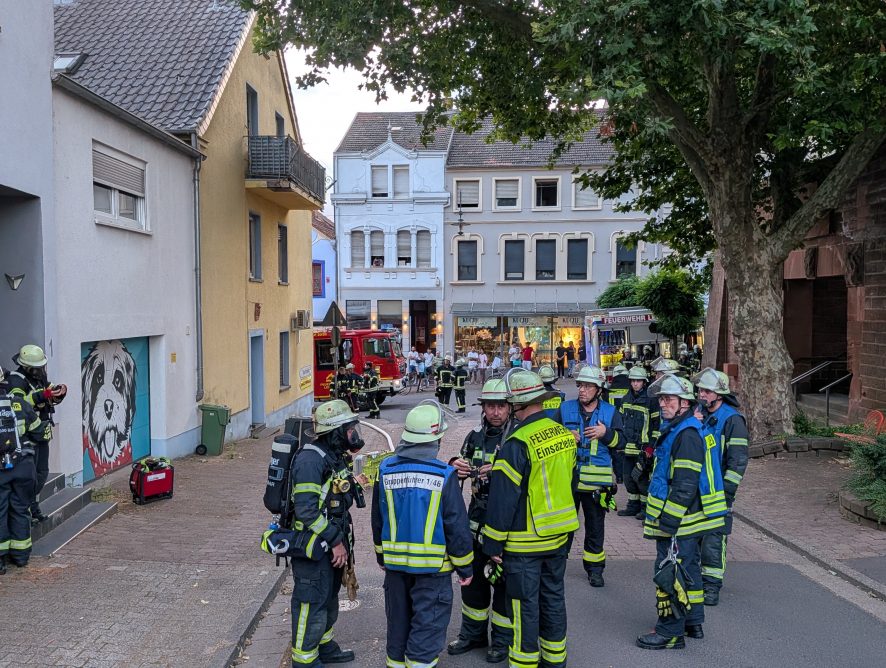 Brand 4 - Zimmerbrand mit Menschenrettung
